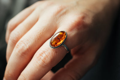 Silberner Bernsteinring – Baltisches Bernstein Schmuck