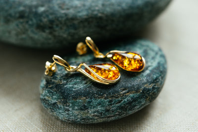 Amber Tropfenohrringe. 18k vergoldet