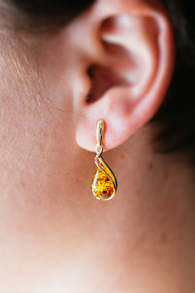 Amber Tropfenohrringe. 18k vergoldet